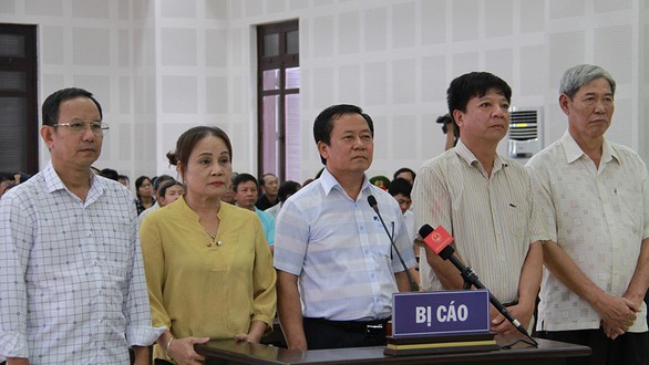 Vụ buôn lậu gỗ trắc: Kiến nghị khởi tố vụ bán tang vật - Ảnh 1. Vụ buôn lậu gỗ trắc: Kiến nghị khởi tố vụ bán tang vật - Ảnh 1.