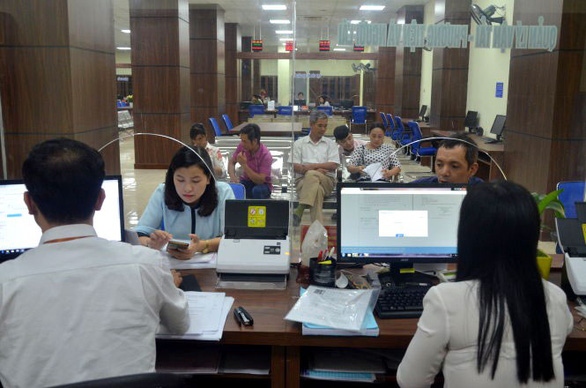 Giảm biên chế, giảm nhũng nhiễu - Ảnh 1. Giảm biên chế, giảm nhũng nhiễu - Ảnh 1.