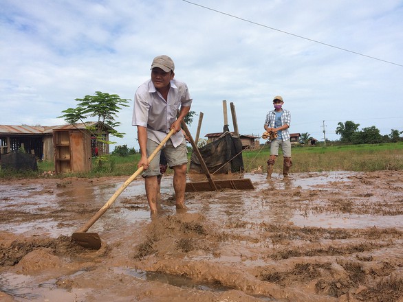 Lính Cụ Hồ sang Lào giúp bạn - Ảnh 13. Lính Cụ Hồ sang Lào giúp bạn - Ảnh 13.