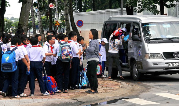 Bán trú vệ tinh tại Đồng Nai: Lo bữa ăn, đi xe ngồi ghế xếp - Ảnh 1. Bán trú vệ tinh tại Đồng Nai: Lo bữa ăn, đi xe ngồi ghế xếp - Ảnh 1.