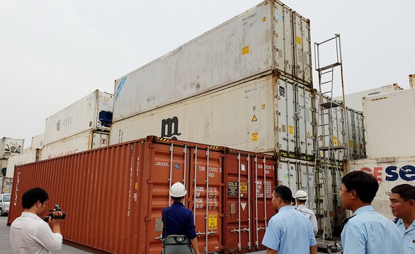 Rác thế giới đổ về Việt Nam: Lợi nhuận cực lớn - Ảnh 1. Rác thế giới đổ về Việt Nam: Lợi nhuận cực lớn - Ảnh 1.