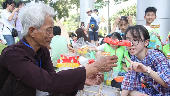 Rộn ràng Trung thu truyền thống - Ảnh 1. Rộn ràng Trung thu truyền thống - Ảnh 1.