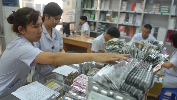 Bệnh nhân bảo hiểm y tế căng thẳng vì thiếu thuốc - Ảnh 1. Bệnh nhân bảo hiểm y tế căng thẳng vì thiếu thuốc - Ảnh 1.