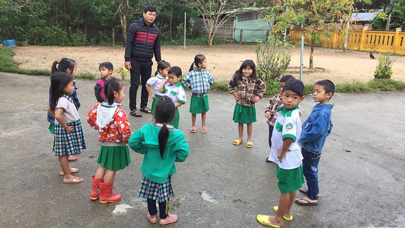 Nhiều nguyên nhân khiến nơi thừa, nơi thiếu giáo viên - Ảnh 1. Nhiều nguyên nhân khiến nơi thừa, nơi thiếu giáo viên - Ảnh 1.