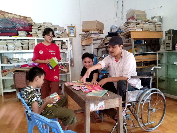 Thư viện Hallo World giữa vùng lũ - Ảnh 1. Thư viện Hallo World giữa vùng lũ - Ảnh 1.