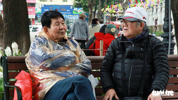 Người Hà Nội co ro trong rét cắt da cắt thịt - Ảnh 9. Người Hà Nội co ro trong rét cắt da cắt thịt - Ảnh 9.