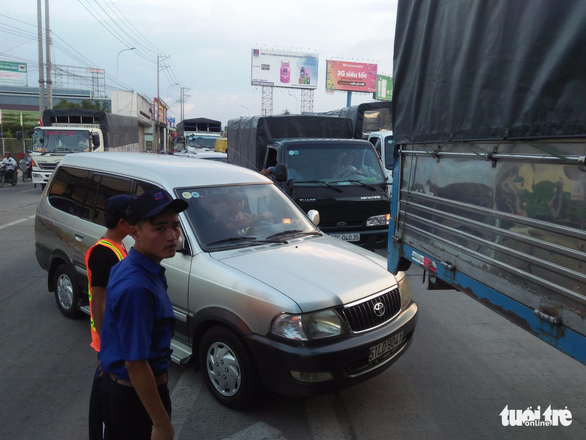 Tài xế phản đối, trạm BOT Quốc lộ 91 nhiều lần kẹt cứng - Ảnh 1. Tài xế phản đối, trạm BOT Quốc lộ 91 nhiều lần kẹt cứng - Ảnh 1.