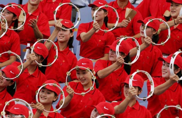 Ngắm binh đoàn mỹ nữ Triều Tiên trong các kỳ thể thao - Ảnh 5. Ngắm binh đoàn mỹ nữ Triều Tiên trong các kỳ thể thao - Ảnh 5.