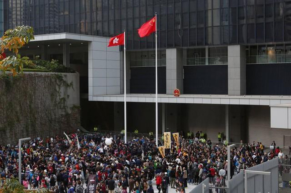 Người Hong Kong xuống đường chống sự can thiệp của Bắc Kinh - Ảnh 1. Người Hong Kong xuống đường chống sự can thiệp của Bắc Kinh - Ảnh 1.