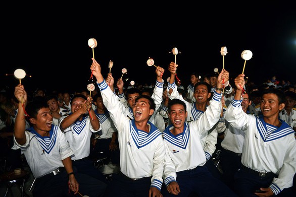 Ấm áp Mùa xuân biển đảo - Ảnh 1. Ấm áp Mùa xuân biển đảo - Ảnh 1.