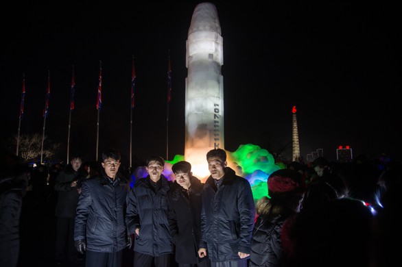 Dân Triều Tiên không ăn tết Dương lịch mà ăn mừng năm Juche 107 - Ảnh 3. Dân Triều Tiên không ăn tết Dương lịch mà ăn mừng năm Juche 107 - Ảnh 3.