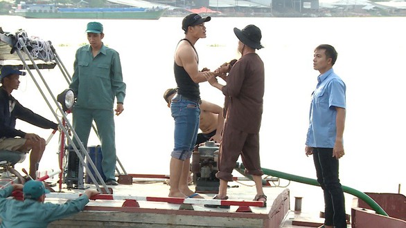 Cát tặc lên phim Những khúc sông dậy sóng - Ảnh 1. Cát tặc lên phim Những khúc sông dậy sóng - Ảnh 1.