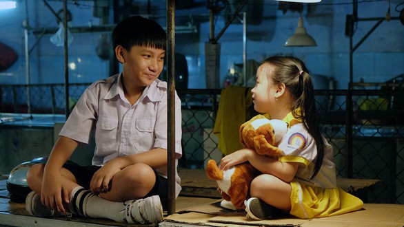 Ở đây có nắng, Khi con là nhà: chỉ dấu vui cho dòng phim phụ tử - Ảnh 1. Ở đây có nắng, Khi con là nhà: chỉ dấu vui cho dòng phim phụ tử - Ảnh 1.