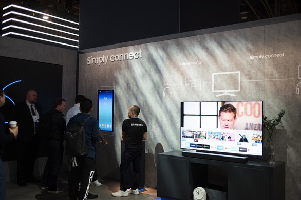 TV trong kỷ nguyên IoT và trí tuệ nhân tạo - Ảnh 3. TV trong kỷ nguyên IoT và trí tuệ nhân tạo - Ảnh 3.