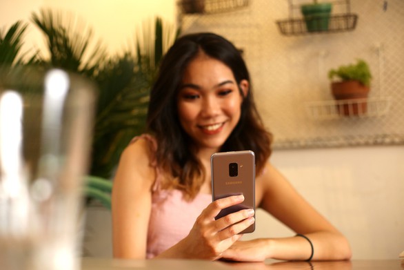 Người trẻ nên mua điện thoại cận cao cấp đời mới hay flagship đời cũ? - Ảnh 4. Người trẻ nên mua điện thoại cận cao cấp đời mới hay flagship đời cũ? - Ảnh 4.