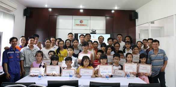 Tôn Đông Á và năm hoạt động xã hội 2017 - Ảnh 3. Tôn Đông Á và năm hoạt động xã hội 2017 - Ảnh 3.