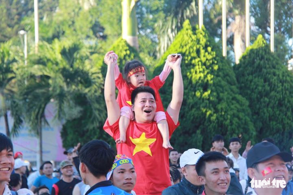 Fan bùng nổ với chiến thắng không tưởng của U23 Việt Nam - Ảnh 12.