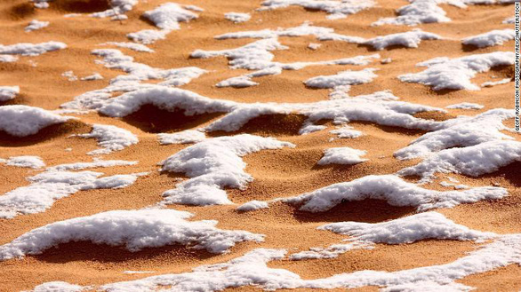 Video tuyết phủ đầy sa mạc nóng nhất thế giới - Ảnh 6.