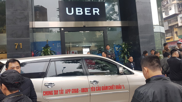 Sau Sài Gòn, tài xế Grab và Uber tại Hà Nội phản đối mức chiết khấu - Ảnh 2.
