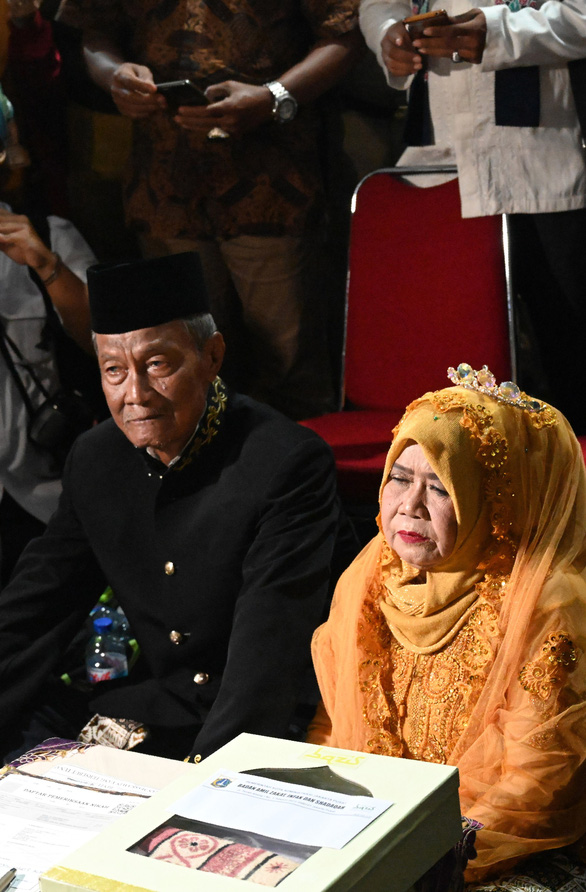 Indonesia làm đám cưới tập thể mừng năm mới 2019 - Ảnh 2.