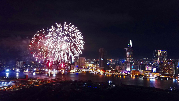 Cả nước rực rỡ đêm pháo hoa, Việt Nam chào năm mới 2019! - Ảnh 1. Cả nước rực rỡ đêm pháo hoa, Việt Nam chào năm mới 2019! - Ảnh 1.
