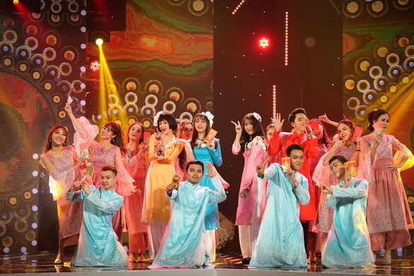 Dàn ca sĩ ngôi sao đại náo Gala nhạc Việt - Vui như Tết - Ảnh 3. Dàn ca sĩ ngôi sao đại náo Gala nhạc Việt - Vui như Tết - Ảnh 3.