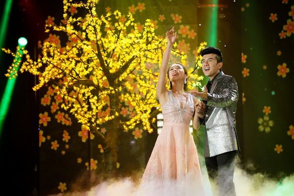 Dàn ca sĩ ngôi sao đại náo Gala nhạc Việt - Vui như Tết - Ảnh 4. Dàn ca sĩ ngôi sao đại náo Gala nhạc Việt - Vui như Tết - Ảnh 4.