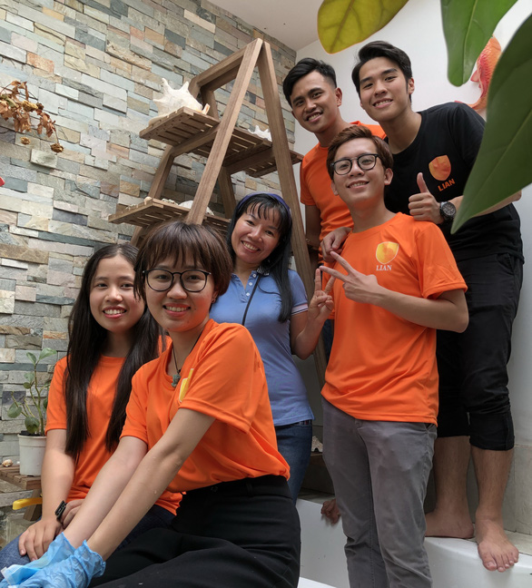 Sinh viên giúp việc ngày giáp tết lấy tiền làm từ thiện - Ảnh 3. Sinh viên giúp việc ngày giáp tết lấy tiền làm từ thiện - Ảnh 3.
