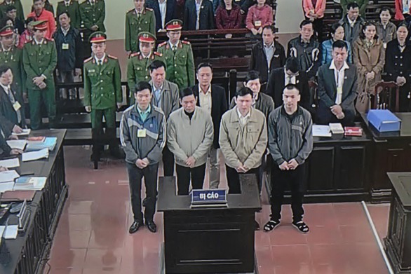 Không hoãn tòa dù luật sư đề nghị giám định tâm thần bác sĩ Lương - Ảnh 1. Không hoãn tòa dù luật sư đề nghị giám định tâm thần bác sĩ Lương - Ảnh 1.