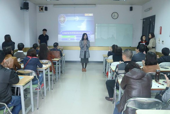 Họp phụ huynh theo hình thức Ai là triệu phú - Ảnh 4. Họp phụ huynh theo hình thức Ai là triệu phú - Ảnh 4.