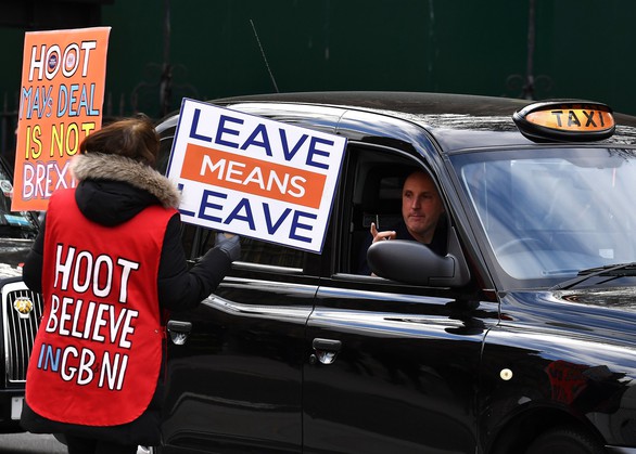 Nữ nghị sĩ Anh nhịn đẻ để bỏ phiếu Brexit - Ảnh 2. Nữ nghị sĩ Anh nhịn đẻ để bỏ phiếu Brexit - Ảnh 2.