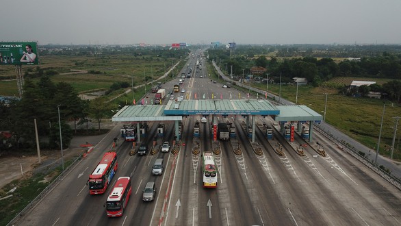 Cao tốc không còn... cao tốc - Ảnh 1. Cao tốc không còn... cao tốc - Ảnh 1.