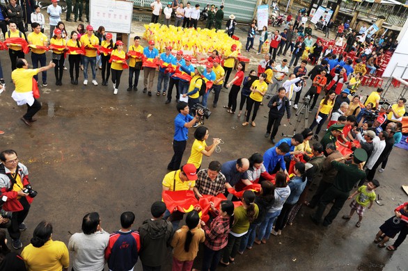 Mùa xuân biển đảo đến với ngư dân Hoàng Sa - Ảnh 2. Mùa xuân biển đảo đến với ngư dân Hoàng Sa - Ảnh 2.