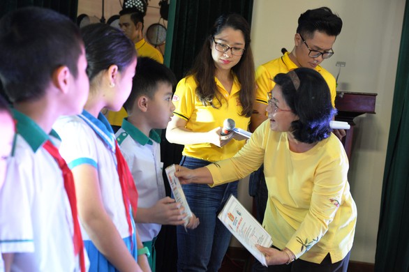 Nghệ sĩ TP HCM giao lưu với chiến sĩ Vùng Cảnh sát biển 2 - Ảnh 6. Nghệ sĩ TP HCM giao lưu với chiến sĩ Vùng Cảnh sát biển 2 - Ảnh 6.