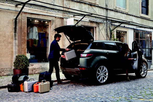 Land Rover Việt Nam ưu đãi lớn khi mua xe chơi Tết - Ảnh 3. Land Rover Việt Nam ưu đãi lớn khi mua xe chơi Tết - Ảnh 3.