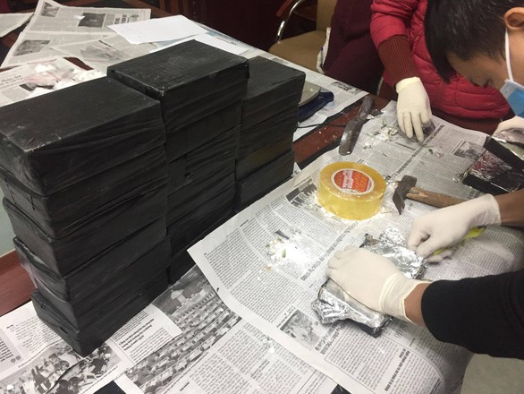 Triệt phá 3 đường dây, thu giữ 57 bánh heroin, 50kg ma túy tổng hợp - Ảnh 3. Triệt phá 3 đường dây, thu giữ 57 bánh heroin, 50kg ma túy tổng hợp - Ảnh 3.