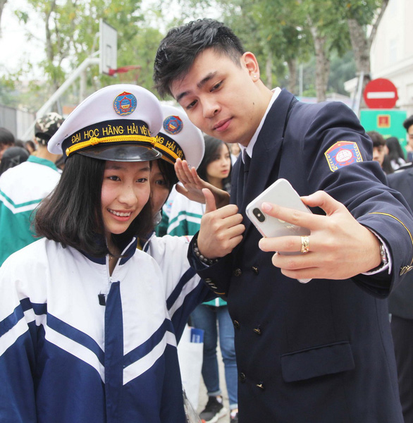 Hơn 5.000 học sinh xứ Nghệ dự tư vấn tuyển sinh hướng nghiệp - Ảnh 10.