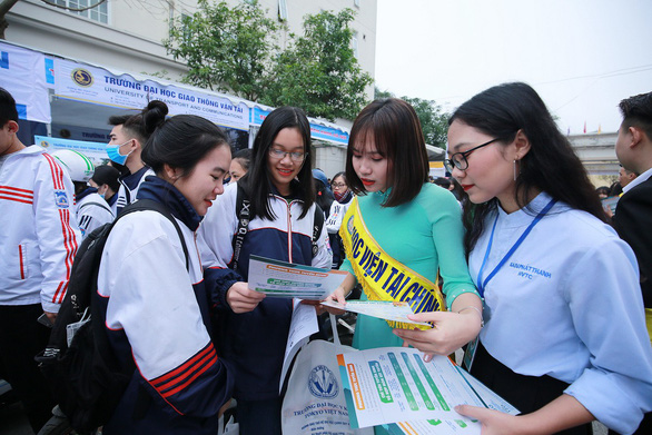 Hơn 5.000 học sinh xứ Nghệ dự tư vấn tuyển sinh hướng nghiệp - Ảnh 8.