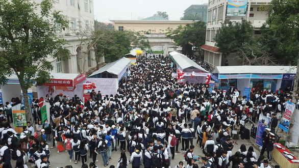 Hơn 5.000 học sinh xứ Nghệ dự tư vấn tuyển sinh hướng nghiệp - Ảnh 4.