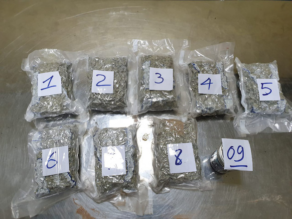 Bắt giữ 2,3kg ma túy vận chuyển qua sân bay Tân Sơn Nhất - Ảnh 1. Bắt giữ 2,3kg ma túy vận chuyển qua sân bay Tân Sơn Nhất - Ảnh 1.
