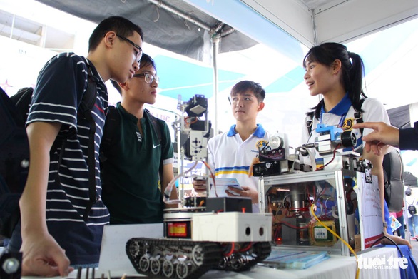 Học sinh hào hứng trải nghiệm tại ngày hội tư vấn tuyển sinh - Ảnh 6. Học sinh hào hứng trải nghiệm tại ngày hội tư vấn tuyển sinh - Ảnh 6.