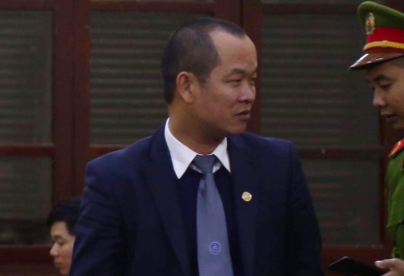 Phiên tòa chạy thận: Tòa bác chứng cứ đầu độc giết người của luật sư - Ảnh 2. Phiên tòa chạy thận: Tòa bác chứng cứ đầu độc giết người của luật sư - Ảnh 2.