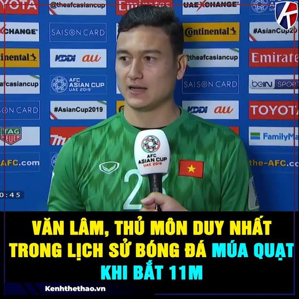 Đặng Văn Lâm trở thành trung tâm ảnh chế khi múa quạt - Ảnh 10. Đặng Văn Lâm trở thành trung tâm ảnh chế khi múa quạt - Ảnh 10.