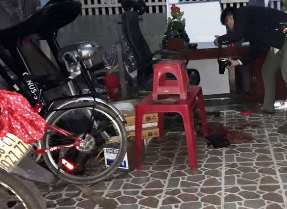 Hai tiệm cầm đồ đụng độ, nổ súng như phim - Ảnh 1. Hai tiệm cầm đồ đụng độ, nổ súng như phim - Ảnh 1.
