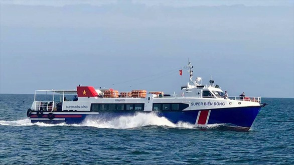Tàu cao tốc chở khách tông chìm tàu cá, 3 ngư dân thoát chết - Ảnh 1. Tàu cao tốc chở khách tông chìm tàu cá, 3 ngư dân thoát chết - Ảnh 1.