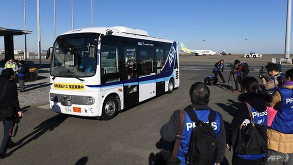 Sân bay Tokyo thử nghiệm xe buýt không người lái - Ảnh 1. Sân bay Tokyo thử nghiệm xe buýt không người lái - Ảnh 1.