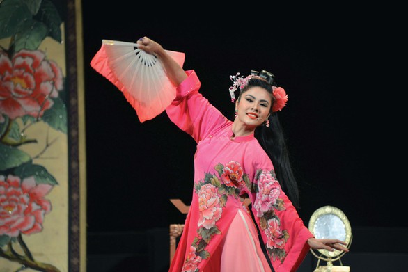 Vân Trang: bị cuốn hút bởi ánh đèn sân khấu - Ảnh 1. Vân Trang: bị cuốn hút bởi ánh đèn sân khấu - Ảnh 1.