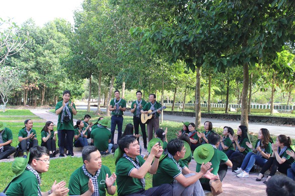 Đoàn tuyên giáo TP.HCM tưởng niệm liệt sĩ chiến tranh biên giới Tây Nam - Ảnh 2. Đoàn tuyên giáo TP.HCM tưởng niệm liệt sĩ chiến tranh biên giới Tây Nam - Ảnh 2.