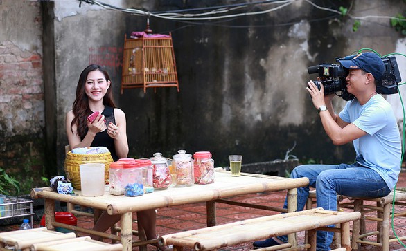 Xóm Hóm - chương trình hài đang ngày càng quen thuộc - Ảnh 1. Xóm Hóm - chương trình hài đang ngày càng quen thuộc - Ảnh 1.