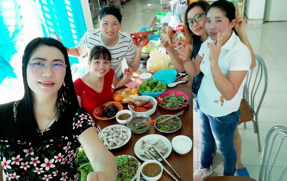 May ở bên ni có người cùng quê - Ảnh 3. May ở bên ni có người cùng quê - Ảnh 3.